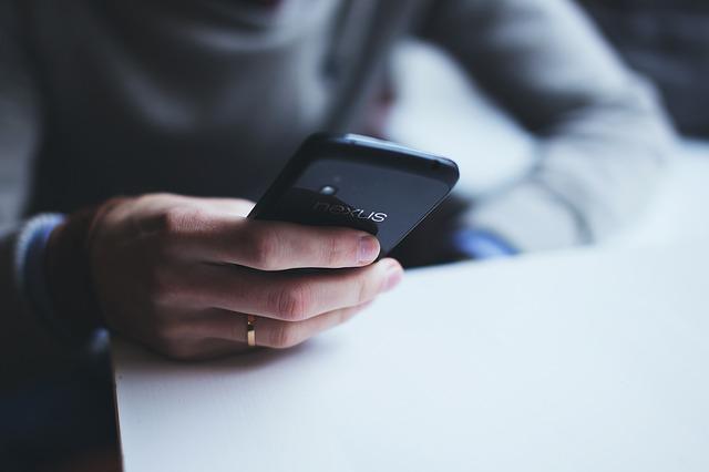 5 Reasons to Send Out Regular Text Alerts to Your Clients