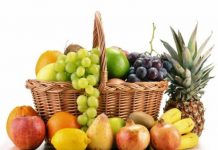 What Are The Best Fruit Basket Ideas For Corporate Events? Gift basket filled with assorted fresh fruit for an event